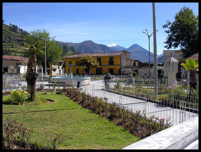 Chiquian plaza