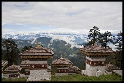 The Queens 108 stupas at Dochu La 2