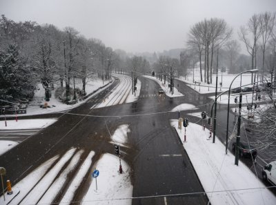 Vue du haut de la passerelle au-dessus de l'avenue de Tervueren.