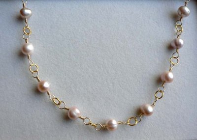 Dainty Mauve Pearl Necklace