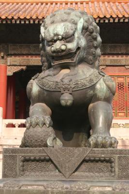 Bronze male sentry lion