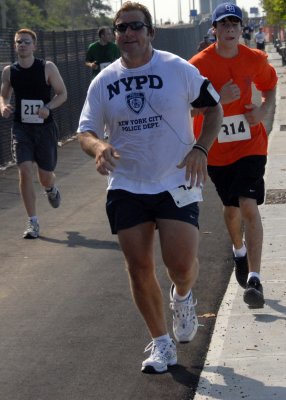 2006 Police Officer Chris Hoban 5 MIle Run