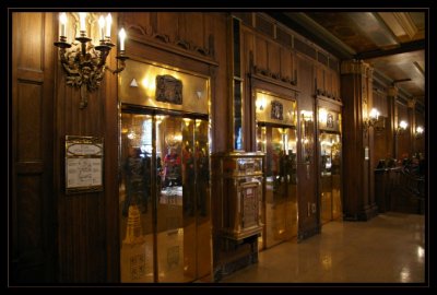 Les portes des ascenseurs du chateau Frontenac