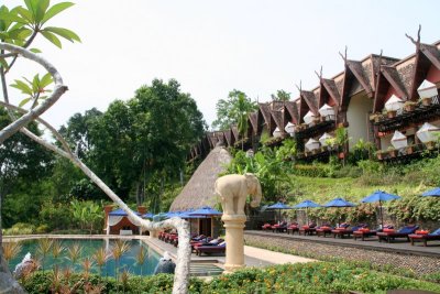 hotel pool side
