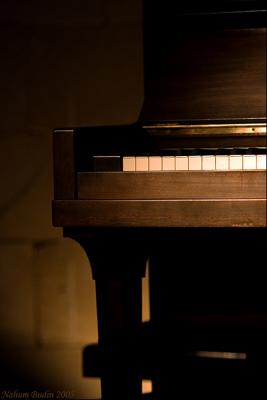 'Bright Piano'