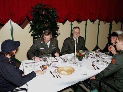 b076_regdinner2-oon07.jpg