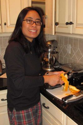 Christiane prepares oranges