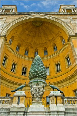 Vatican Pine Cone in the Nicchone
