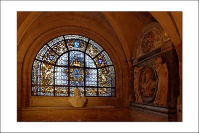 Basilique de Saint-Denis</br>Louis XVIII et Henri IV changeant</br>des points de vues