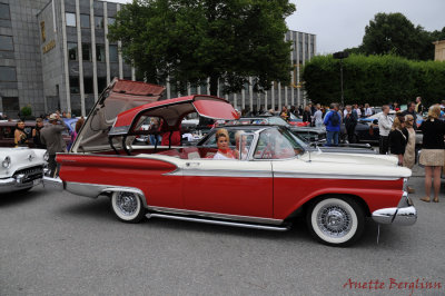 Ford Fairlane Skyliner -59