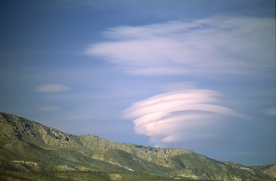 (METE30) Altocumulus lenticularis, eastern front of the Sierra Nevada, Mojave, CA