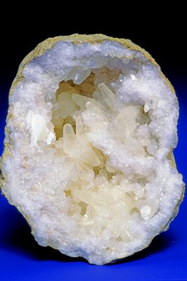 (MN33) Quartz and calcite crystals in geode, Keokuk, IA