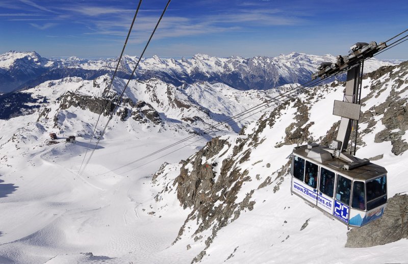 The Lift from Col des Gentianes Arrives at Mont Fort