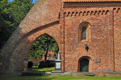 Bierum - N.H. Kerk steunbeer