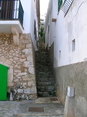 g3/44/40444/3/53384621.10CalaFigueraHafengasse.jpg