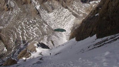 11.Ascent from lake at 3000 mts.-1.JPG