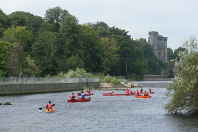 Canoes at Kilkenny weir.JPG