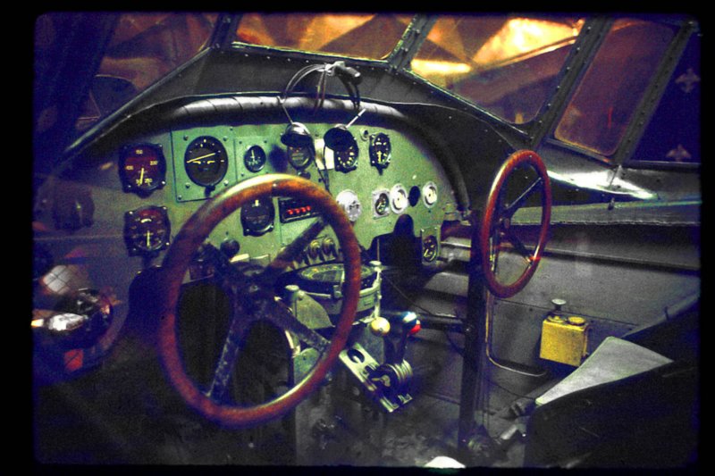 Fokker F-VII Trimotor COCKPIT