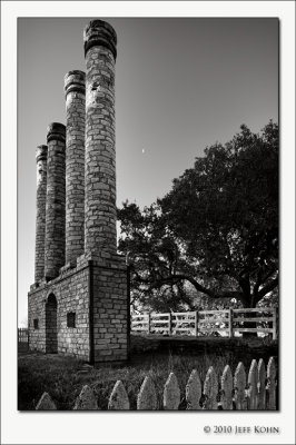 Columns, Old Baylor Park