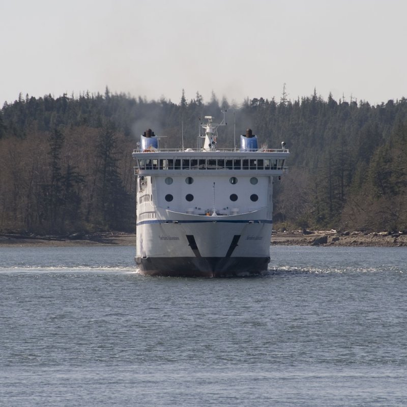 Northern Adventure approaching the berth