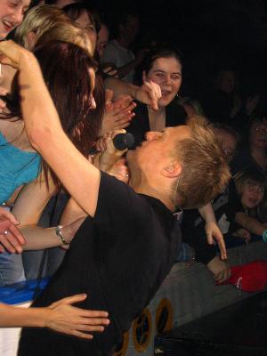 g3/45/387545/3/55122434.BryanAdams036a.jpg