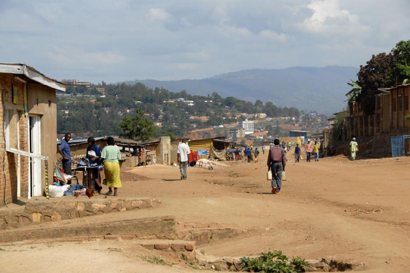 ds20060315_0022aw Outside Kigali.jpg