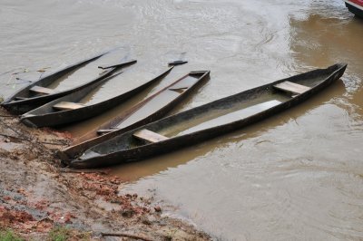 Canoes in Nauta.jpg