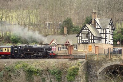 80072 arrives at Berwyn