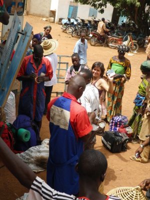 recollint les motxilles a Ouagadougou (capital de BF)