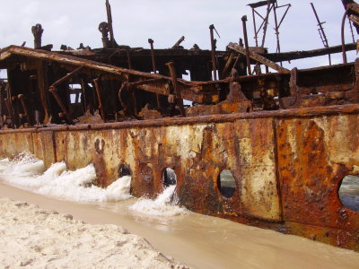 un vaixell que va anar a parar a Fraser Island per culpa d'un cicl