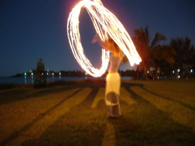 nit a Rowers Bay i l'Annona jugant amb foc (mai millor dit!)