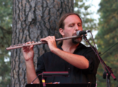 Strunz & Farah flute player