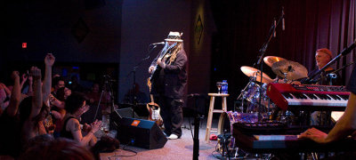 Big Room crowd, Papa Mali, Bill Kreutzmann