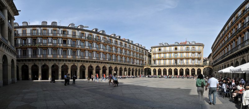 [9] Bureau, WE San Sebastian Mai, 7 images, DSC_5004 - DSC_5010 - 9886x4385 - SCUL-Smartblend fini.jpg