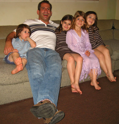 Uncle with nieces and nephew7618