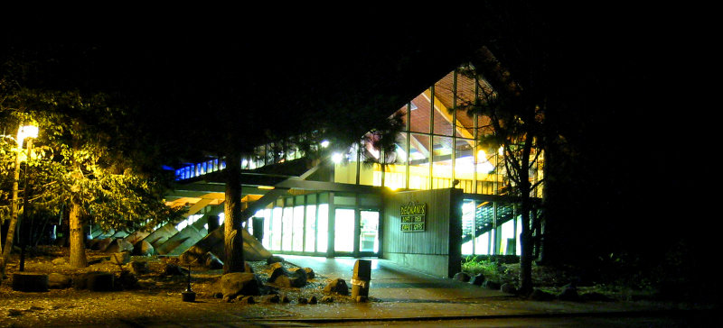 Yosemite_Lodge.jpg