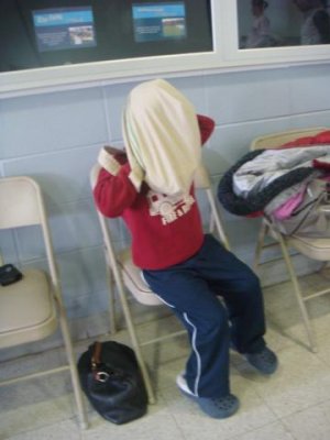 joe's reaction to watching e at her first dance class (burying his head in his bag full of cars)