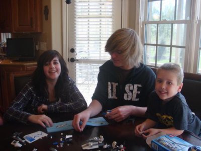 taylor and jack help joe with his leggos