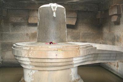 Shiva lingam (Hemakuta Hill)