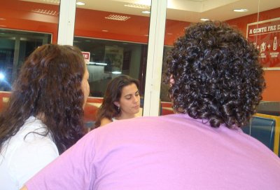 Gabi nem tava to interessada no papo...rs