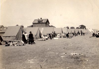Fort Mason refugees meadow 1906.jpg