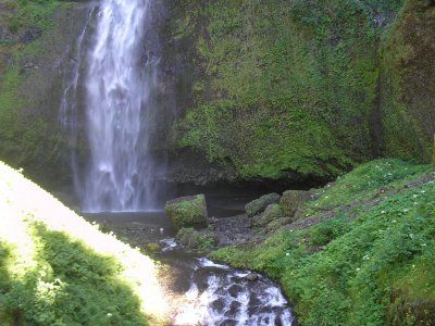lower Multnomah Falls