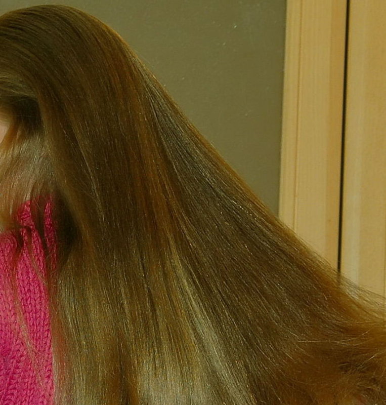 Niamh Chinn ir = Niamh of the Golden Hair