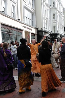 Dancing on the ground of Grafton Street
