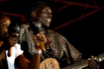 Oliver Mtukudzi & Black Spirits / SantaMonica 002