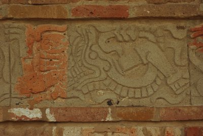 Squelette humain dvor par serpent