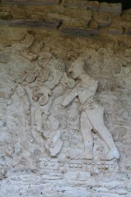 fronton du temple aux peintures