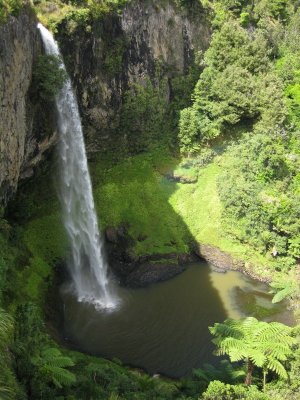 Bridal Veil Falls. New Zealand