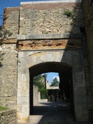Muralles al Passeig Arqueolgic