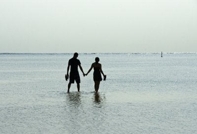 Silhouette Maunalua Bay - young love